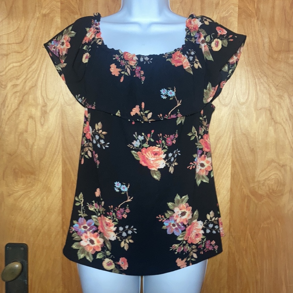 Monteau Los Angeles Black & Orange Floral Ruffel Top Size Medium